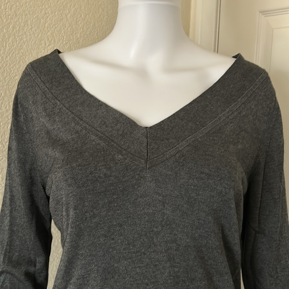 Banana Republic Dark Grey Soft Silk Cashmere V-Neck Long Sleeve Sweater Small - Picture 3 of 8
